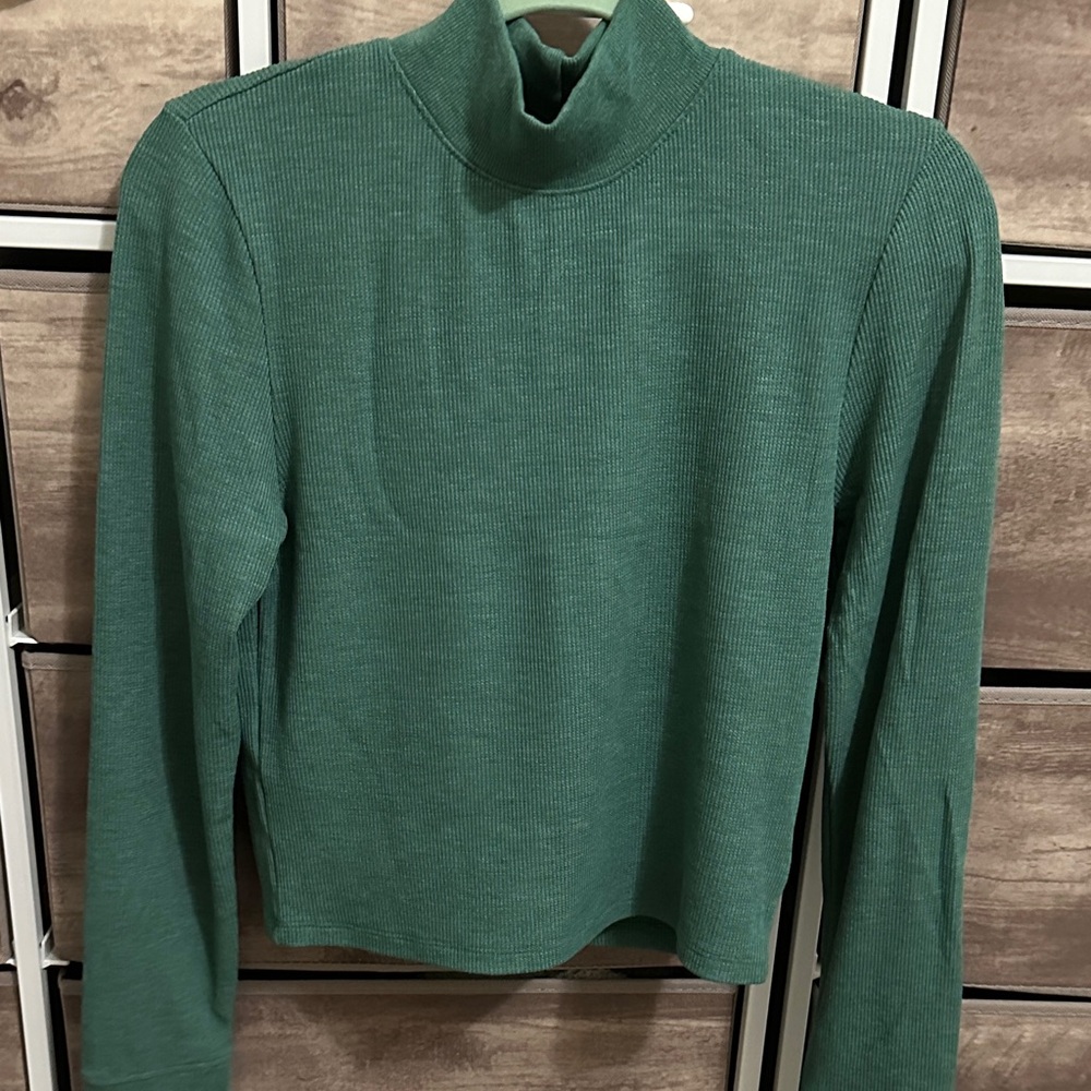 American Eagle Green Ribbed/Waffle
Knit Long Sleeve Turtleneck Size XL
